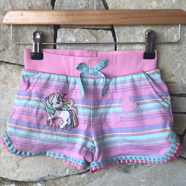 Unicorn and hearts shorts - SIZE 4